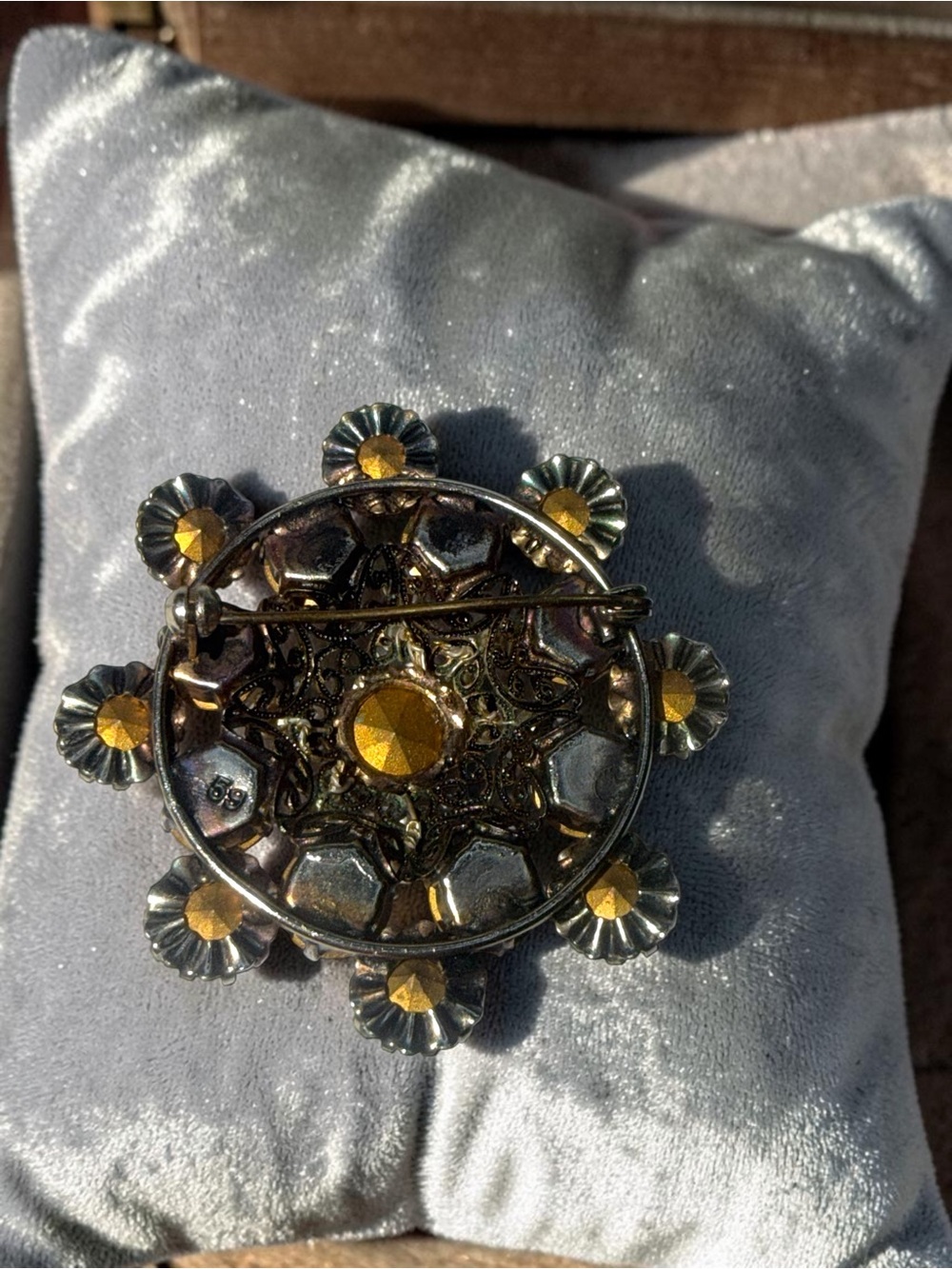 Vintage Aurora Borealis Rainbow Rhinestone Floral Brooch Gold Tone Statement Pin - Picture 4 of 8